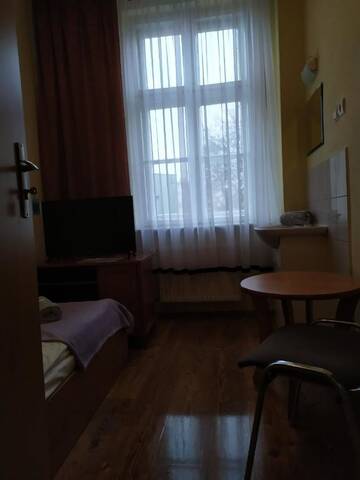 Фото номера Одноместный номер с общей ванной комнатой Мотели Dom Turysty г. Костшин-над-Одрон 3