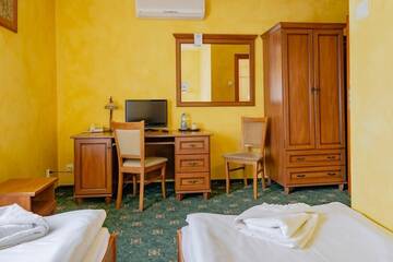 Фото номера Двухместный номер с 2 отдельными кроватями Отель Hotel Bastion г. Костшин-над-Одрон 2
