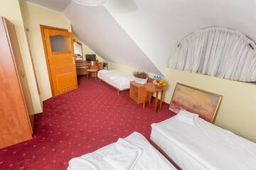 Фото номера Трехместный номер Отель Hotel Bastion г. Костшин-над-Одрон 2